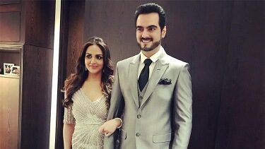 1Esha-Deol-and-Bharat-Takhtani-look-royal-in-this-Instagram-post (1)